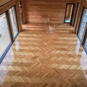 Laudparkett tamm, väike kalasaba, õlitatud või lakitud